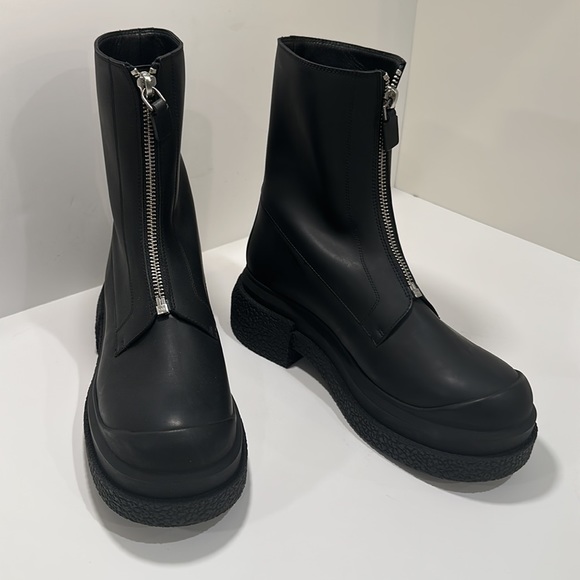 Stuart Weitzman Charli, zip sport bootie size 6.5 - Picture 4 of 4